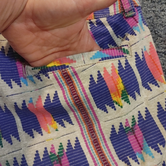 American Eagle Colorful Patterned Women's Shorts With Pockets, Size 6 - Picture 6 of 9